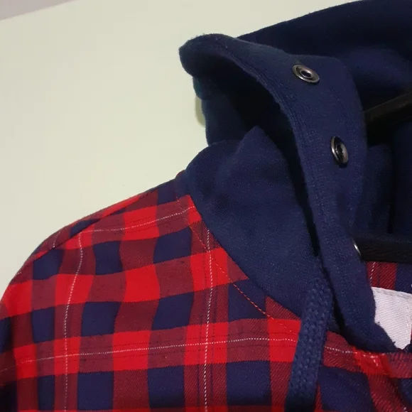 Flannel Plaid Jacket with hood and pockets Medium - Picture 3 of 4